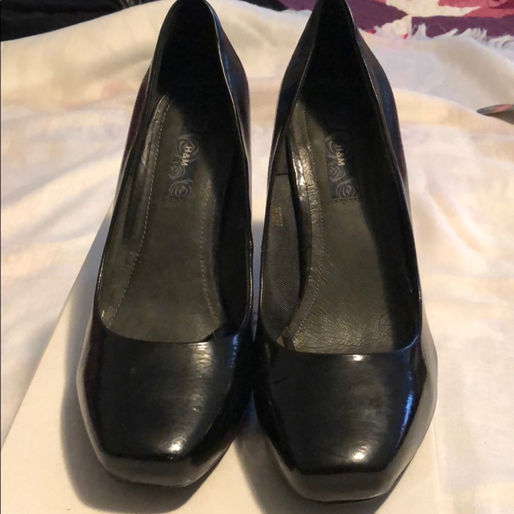 Black block heels pumps